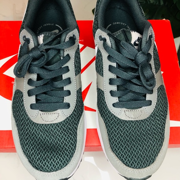 Men’s Nike AirMax - Picture 4 of 7